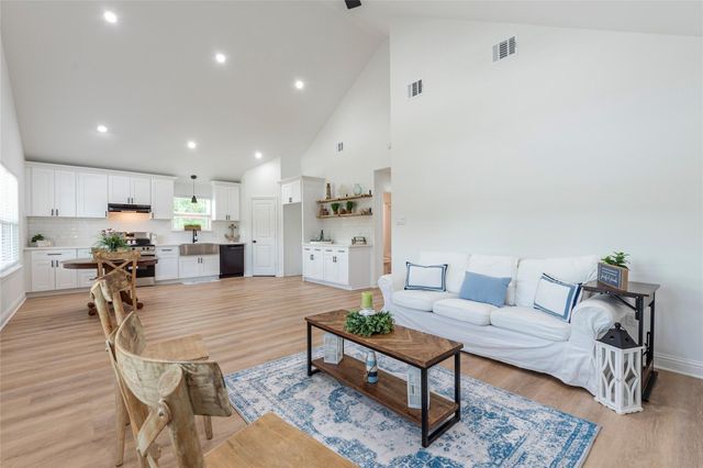 4213 Houx Street, Bacliff, TX 77518