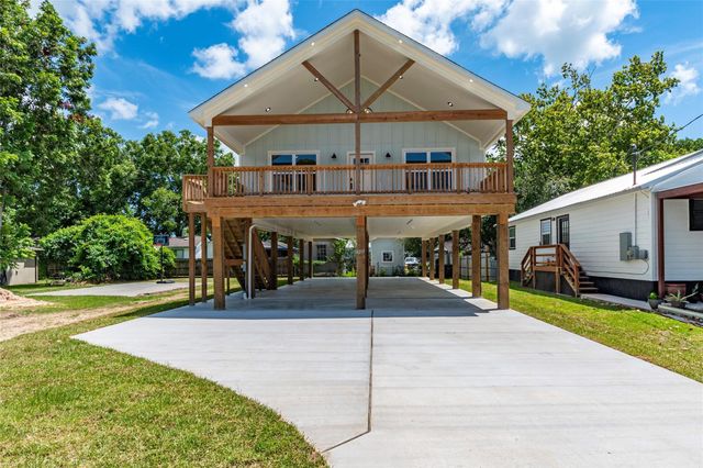 4213 Houx Street, Bacliff, TX 77518