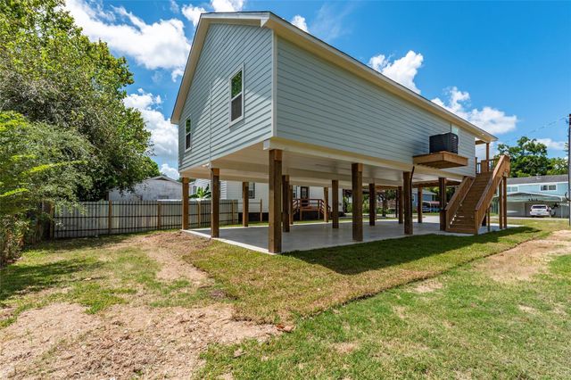 4213 Houx Street, Bacliff, TX 77518