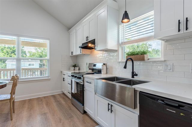 4213 Houx Street, Bacliff, TX 77518