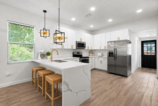 1202 E 32ND AVENUE, Tampa, FL 33603