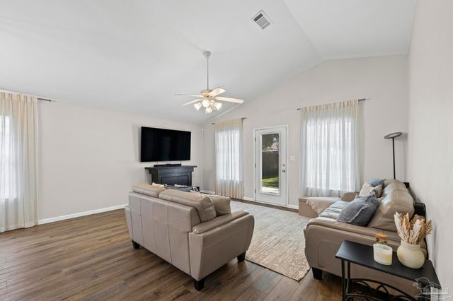 3747 Boardwalk Ct, Gulf Breeze, FL 32563