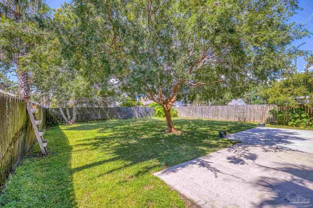 3747 Boardwalk Ct, Gulf Breeze, FL 32563