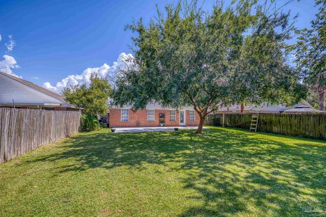 3747 Boardwalk Ct, Gulf Breeze, FL 32563