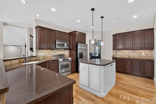 5450 Hagemann Pointe Drive, St Louis, MO 63128