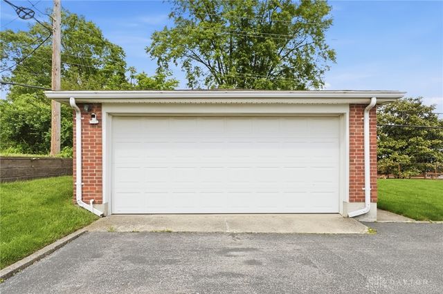 877 Woodhill Road, Riverside, OH 45431