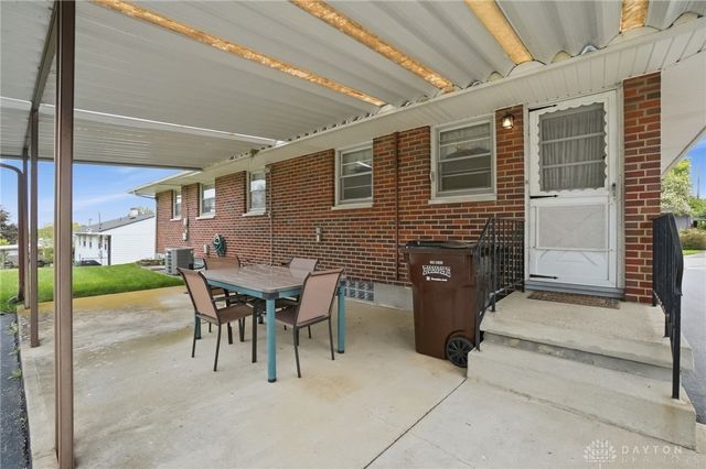 877 Woodhill Road, Riverside, OH 45431