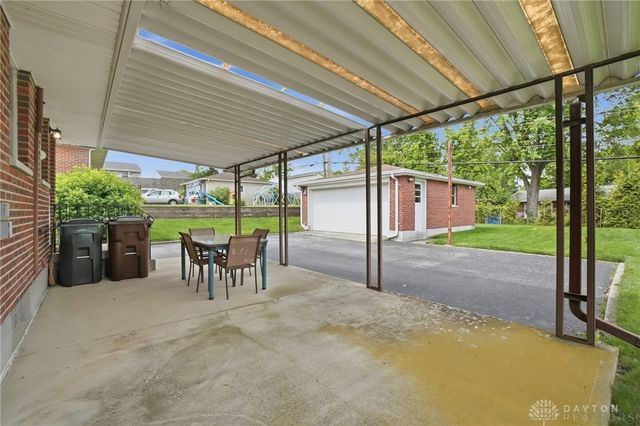 877 Woodhill Road, Riverside, OH 45431
