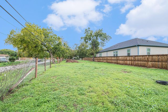 700 Rosie Street, Houston, TX 77091