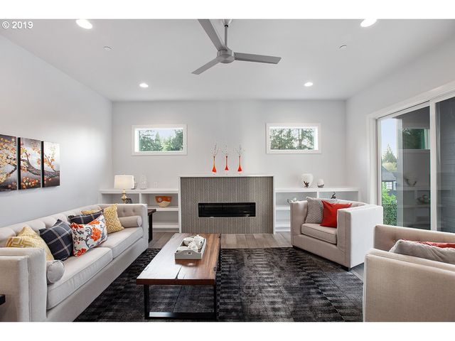 4453 Sw Melville, Portland, OR 97221