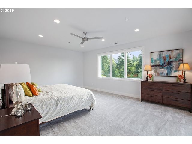 4453 Sw Melville, Portland, OR 97221