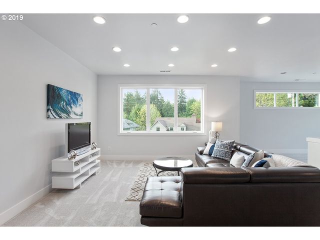 4453 Sw Melville, Portland, OR 97221