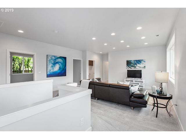 4453 Sw Melville, Portland, OR 97221