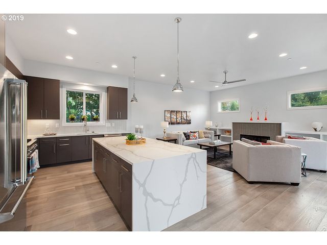 4453 Sw Melville, Portland, OR 97221