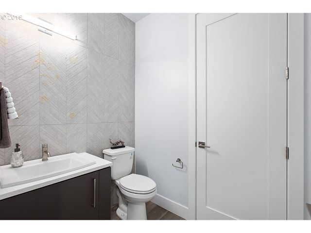 4453 Sw Melville, Portland, OR 97221