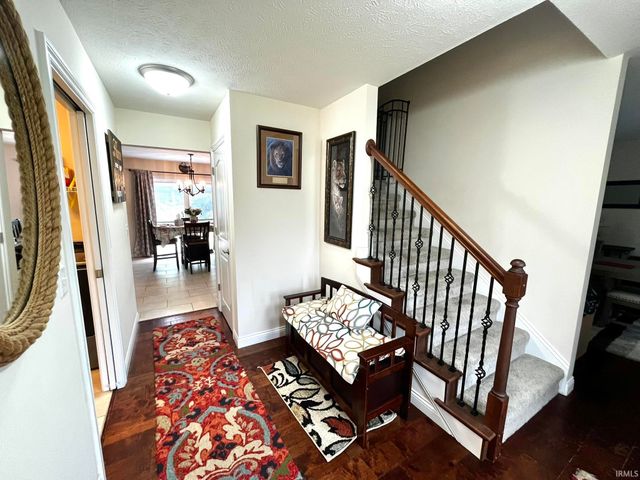 1340 Breezy Creek Drive, Evansville, IN 47720