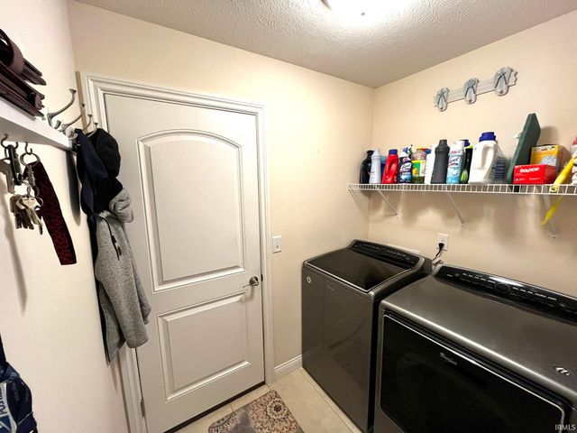 1340 Breezy Creek Drive, Evansville, IN 47720