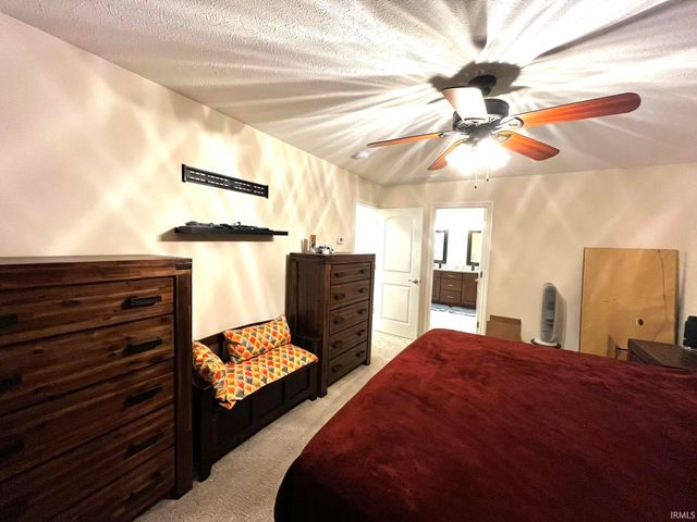 1340 Breezy Creek Drive, Evansville, IN 47720