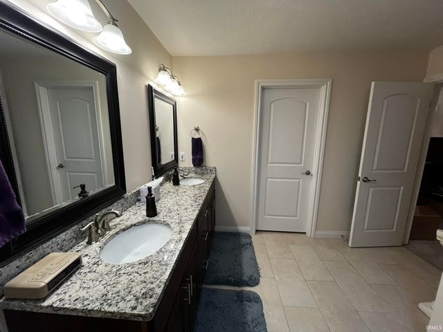 1340 Breezy Creek Drive, Evansville, IN 47720