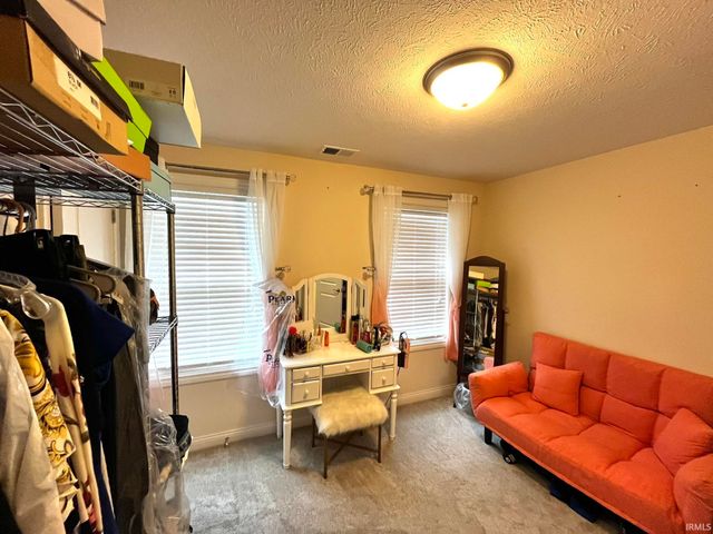 1340 Breezy Creek Drive, Evansville, IN 47720