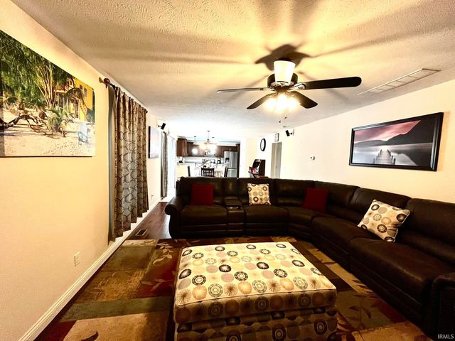 1340 Breezy Creek Drive, Evansville, IN 47720