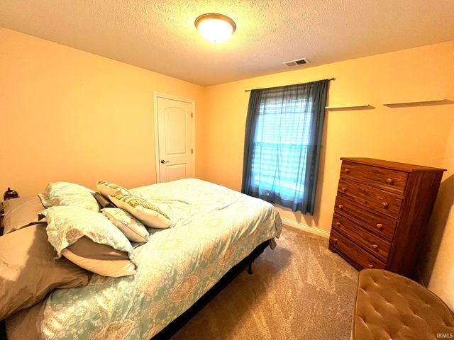 1340 Breezy Creek Drive, Evansville, IN 47720