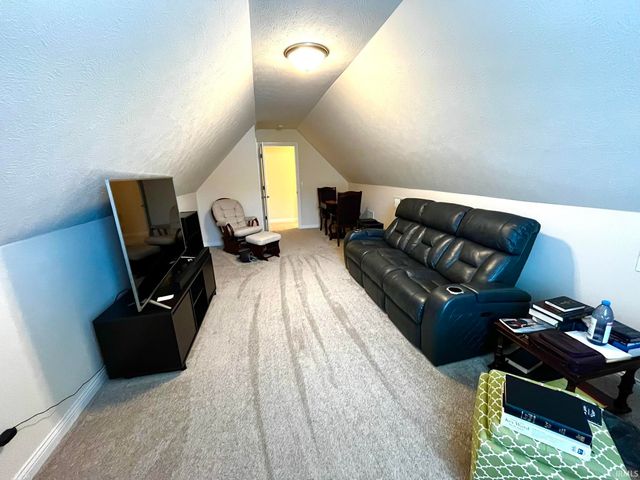 1340 Breezy Creek Drive, Evansville, IN 47720