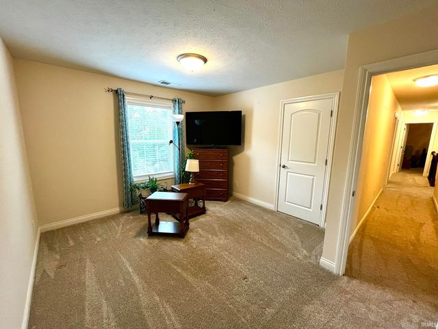 1340 Breezy Creek Drive, Evansville, IN 47720