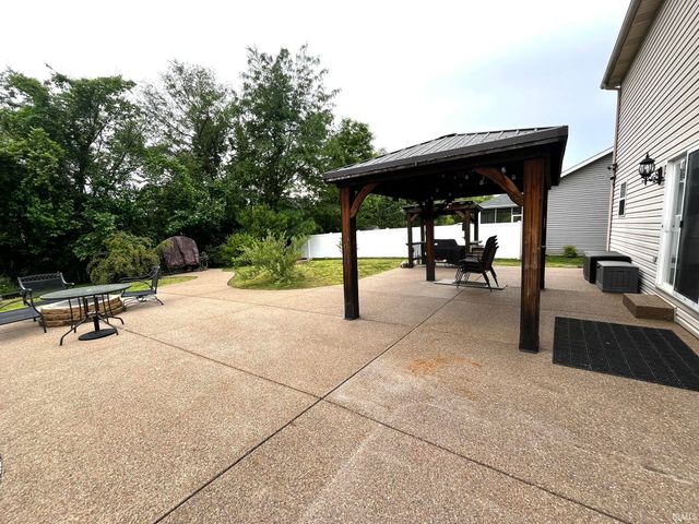 1340 Breezy Creek Drive, Evansville, IN 47720