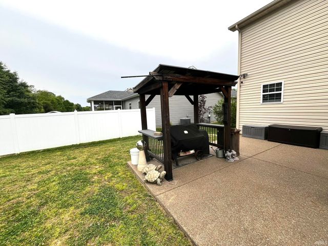 1340 Breezy Creek Drive, Evansville, IN 47720