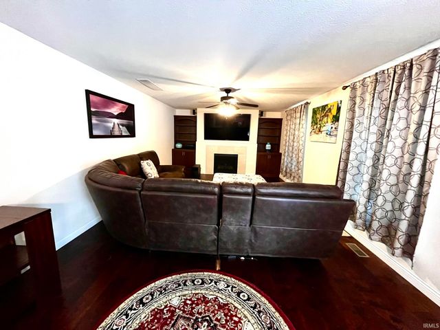 1340 Breezy Creek Drive, Evansville, IN 47720