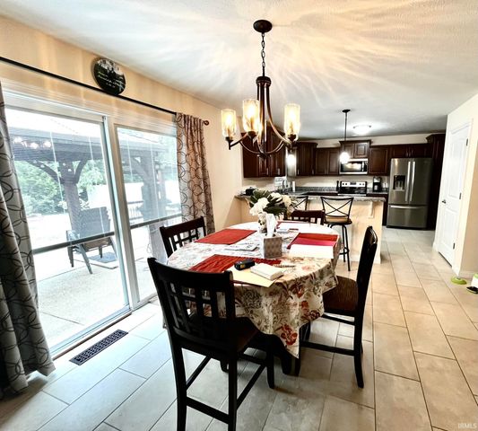 1340 Breezy Creek Drive, Evansville, IN 47720