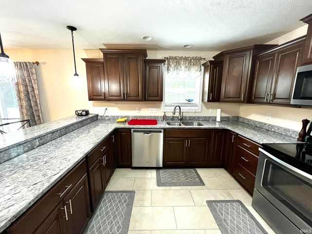 1340 Breezy Creek Drive, Evansville, IN 47720