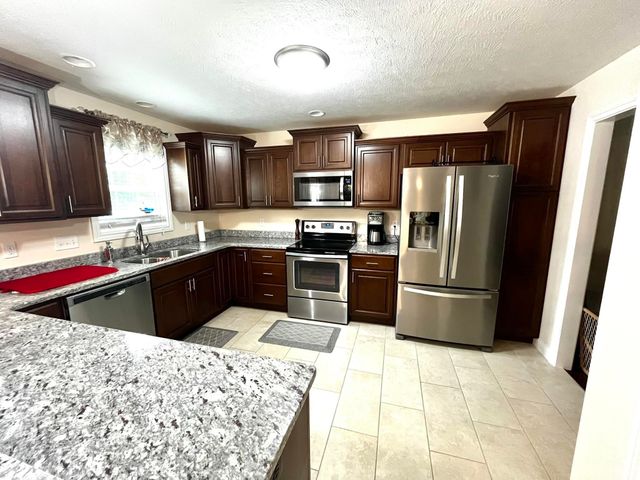 1340 Breezy Creek Drive, Evansville, IN 47720