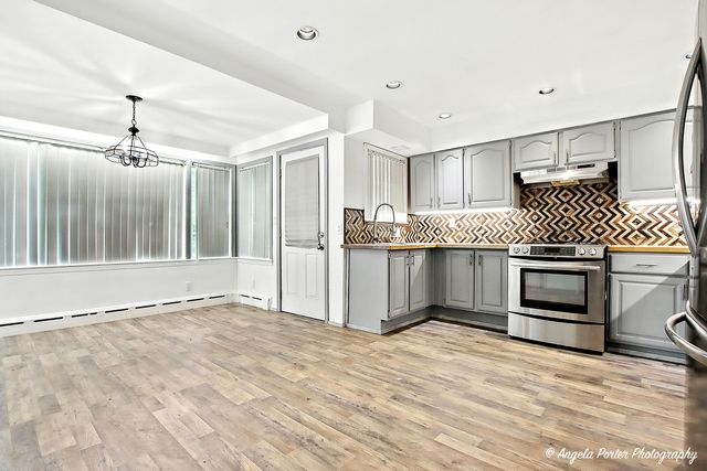 2100 Edina Boulevard, Zion, IL 60099