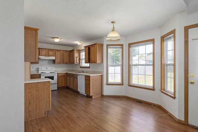 1630 South Burks Avenue, Springfield, MO 65807
