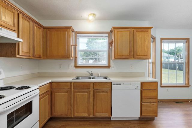 1630 South Burks Avenue, Springfield, MO 65807