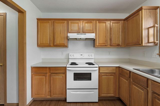 1630 South Burks Avenue, Springfield, MO 65807