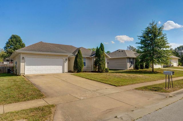 1630 South Burks Avenue, Springfield, MO 65807