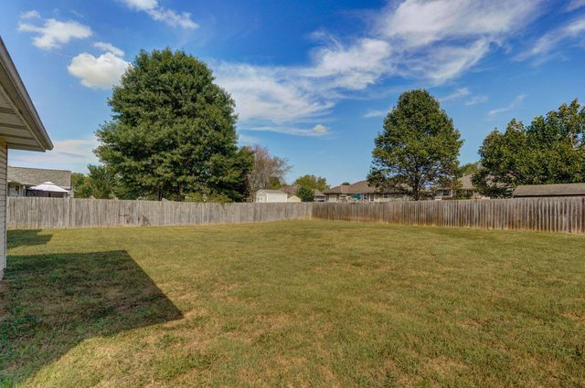 1630 South Burks Avenue, Springfield, MO 65807