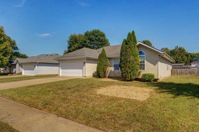 1630 South Burks Avenue, Springfield, MO 65807