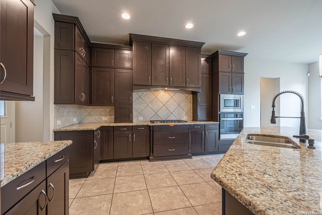 27815 CAZADOR TRL, San Antonio, TX 78260