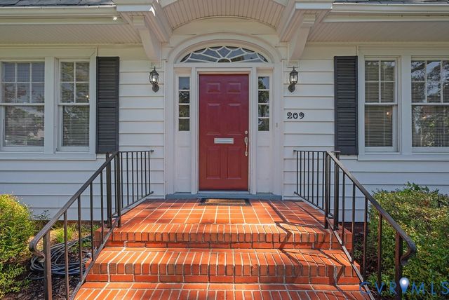 209 Randolph Cir, Ashland, VA 23005