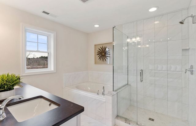 21 Emerald Run 0013, Shrewsbury, MA 01545