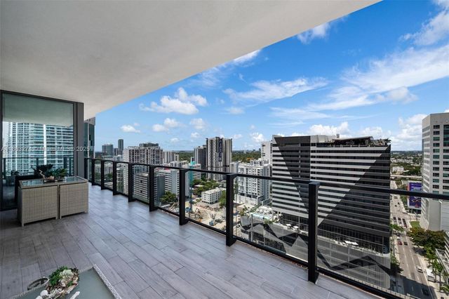 88 SW 7th St 1812, Miami, FL 33130