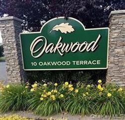 10 Oakwood Terrace 18, New Windsor, NY 12553