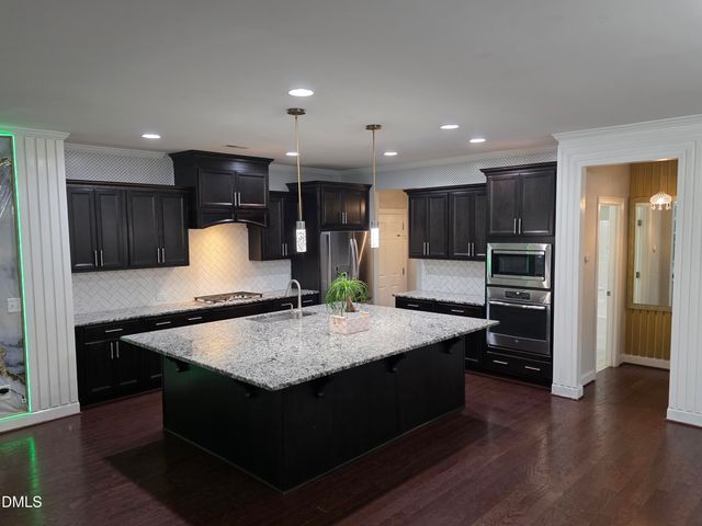 221 Hensley Oak Way, Holly Springs, NC 27540