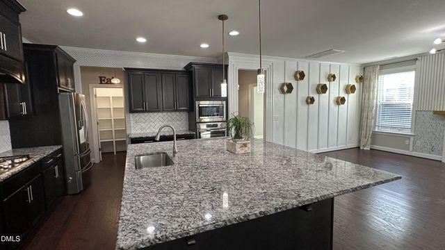 221 Hensley Oak Way, Holly Springs, NC 27540