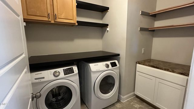 221 Hensley Oak Way, Holly Springs, NC 27540