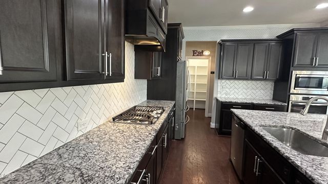 221 Hensley Oak Way, Holly Springs, NC 27540